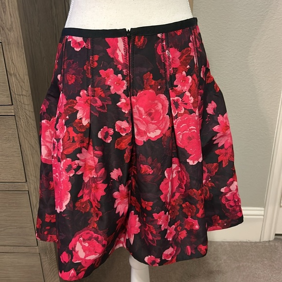 GAP | Black Red Pink Floral Full A-Line Mini Skirt | 4 - Picture 9 of 13